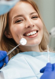 patient visiting dentist for checkup 